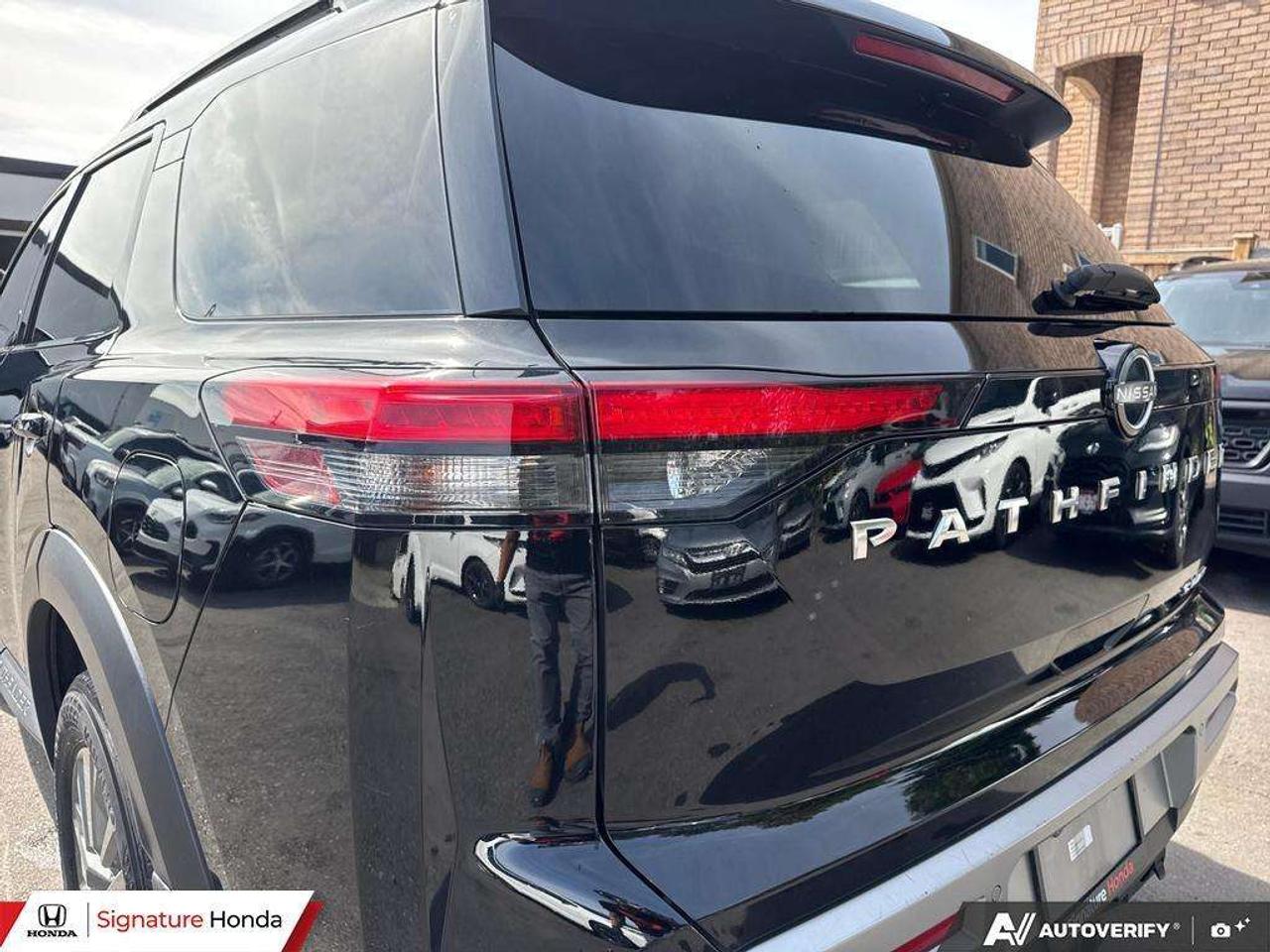 2023 Nissan Pathfinder SV Photo