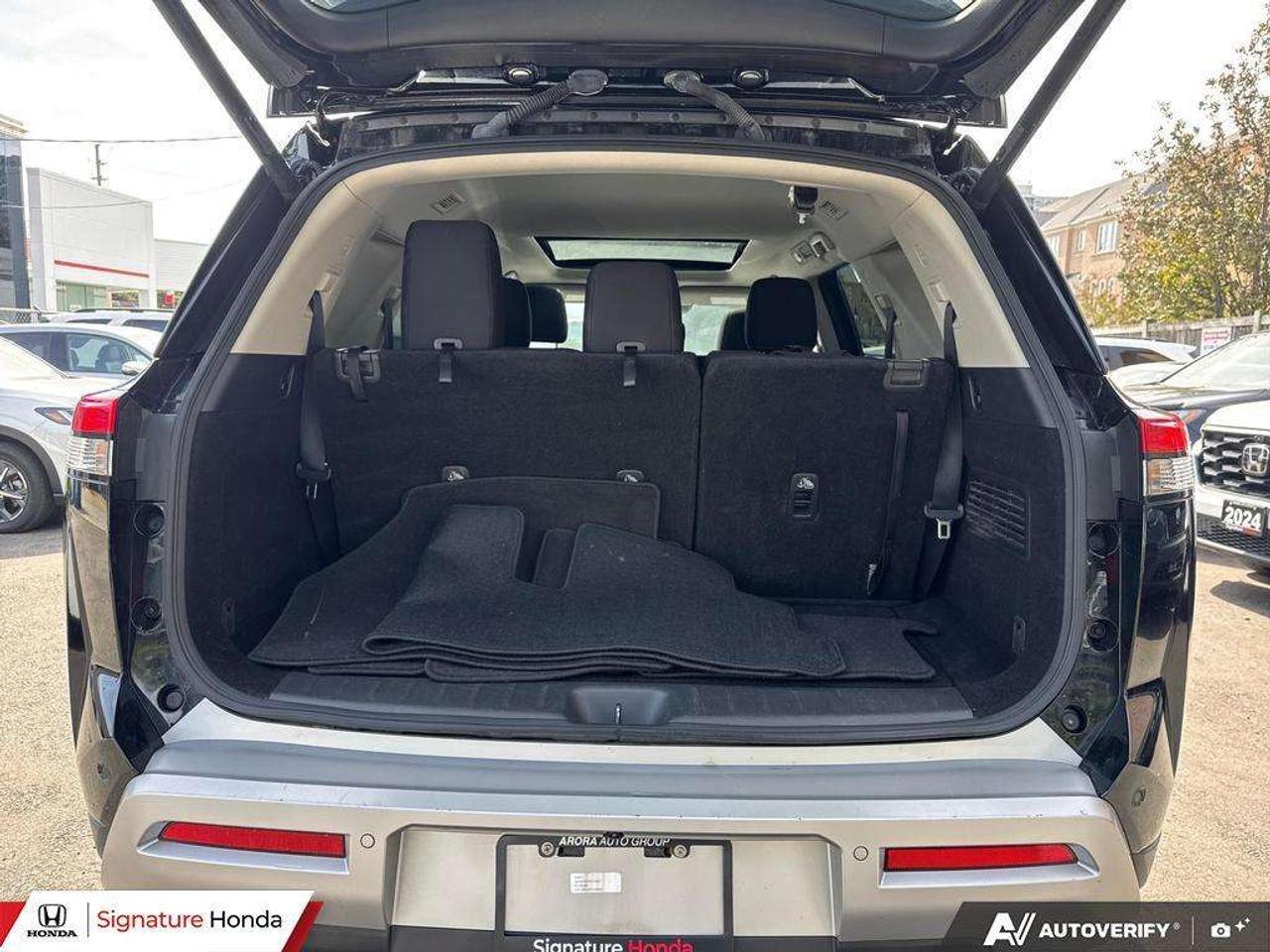2023 Nissan Pathfinder SV Photo