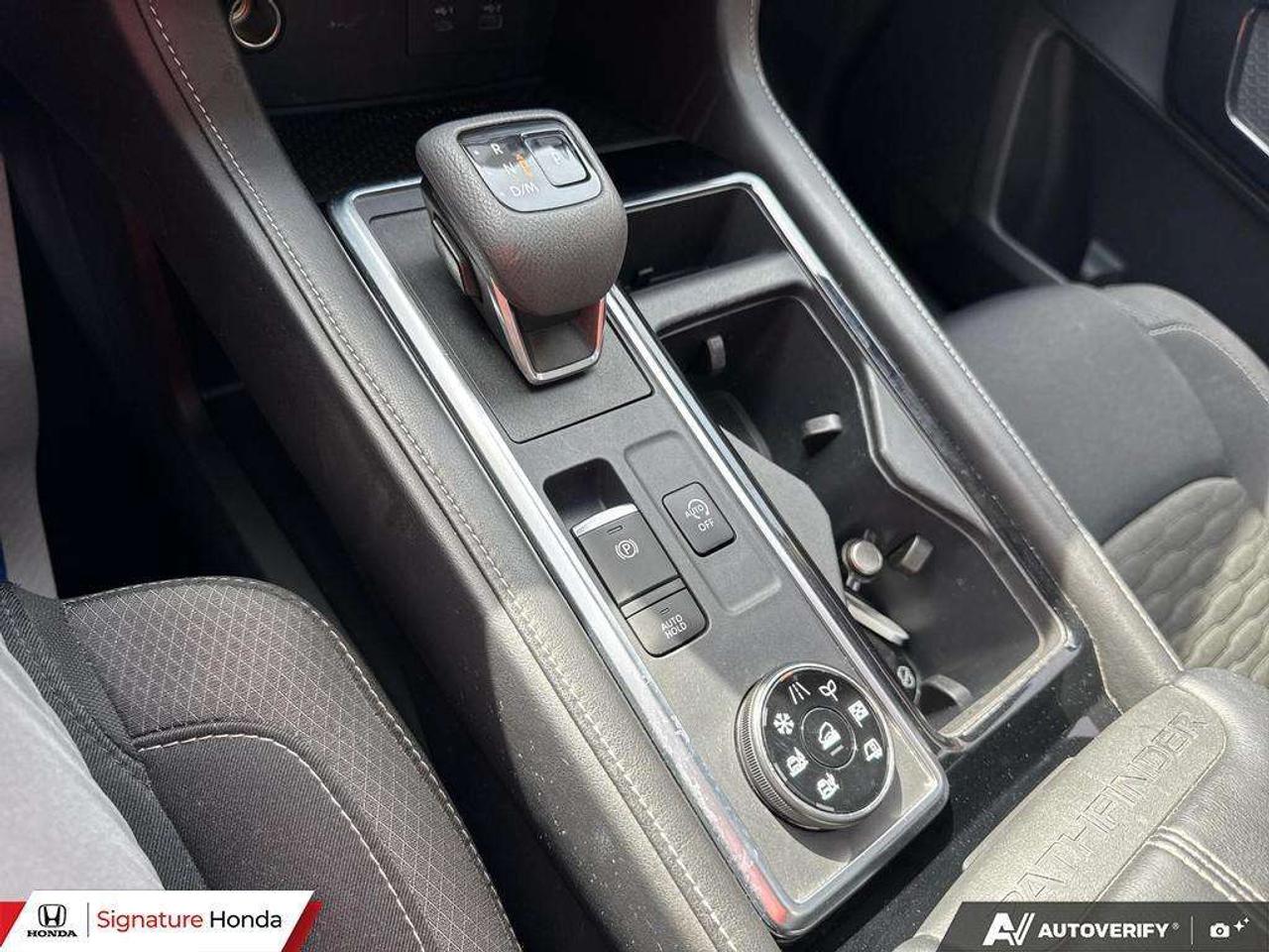 2023 Nissan Pathfinder SV Photo