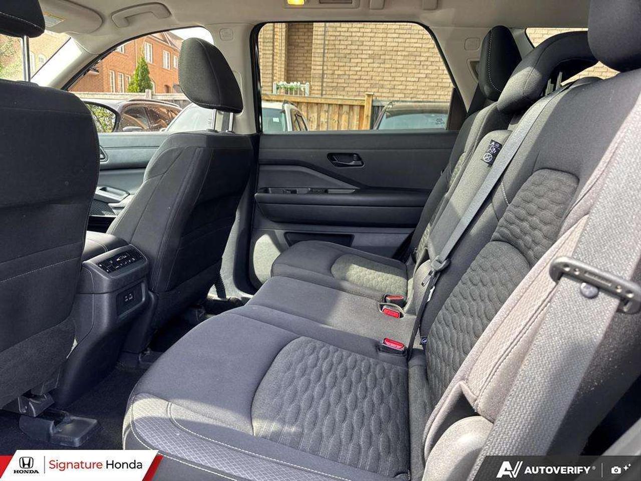 2023 Nissan Pathfinder SV Photo