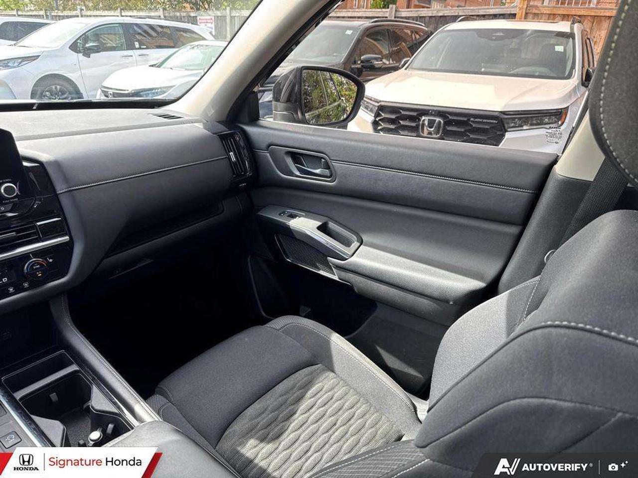 2023 Nissan Pathfinder SV Photo