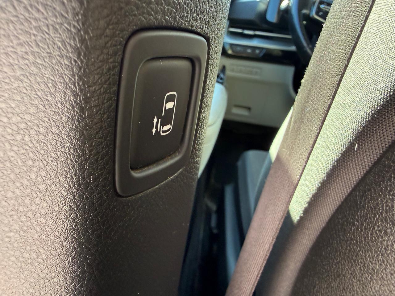 2022 Kia Carnival LX Passenger Van Photo4