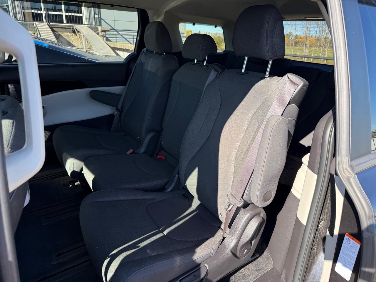 2022 Kia Carnival LX Passenger Van Photo