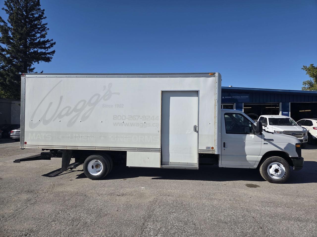 2016 Ford E-450 18Ft Box - E-450 - Side Door - Gasoline - 16CB-C29458 Photo