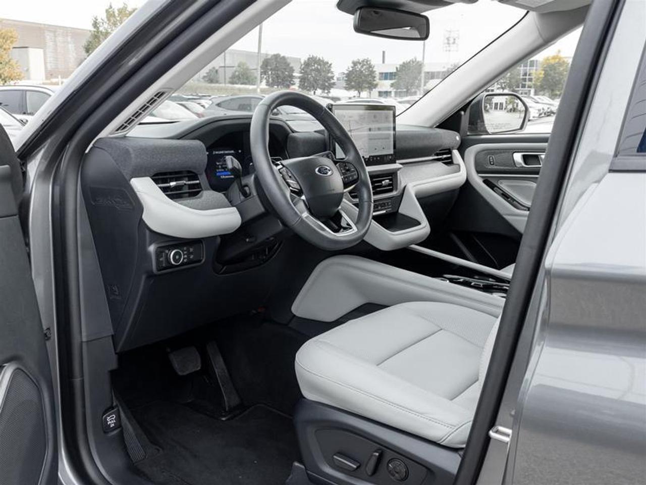 2026 Ford Explorer Platinum 4dr 4x4 Photo
