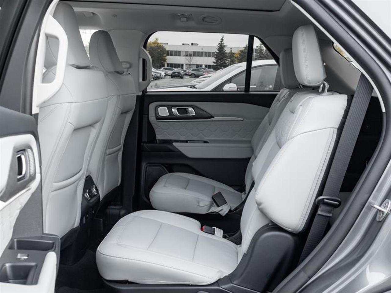 2026 Ford Explorer Platinum 4dr 4x4 Photo