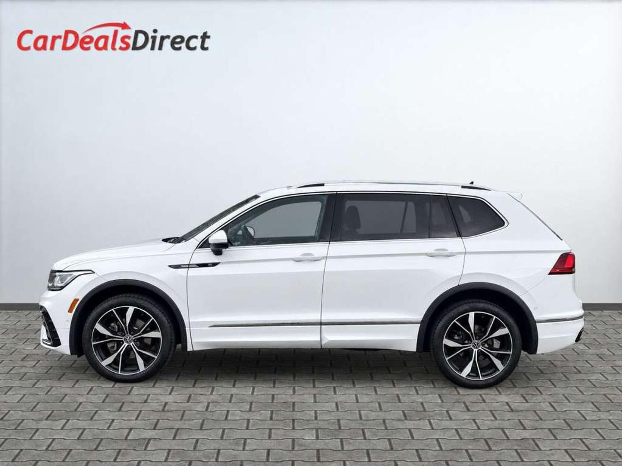 2024 Volkswagen Tiguan HIGHLINE R-LINE 4MOTION   Leather   Panoramic Sunroof   NAVI   Heated & Cooled Seats   360 Cam   CarPlay   Remote Start Photo