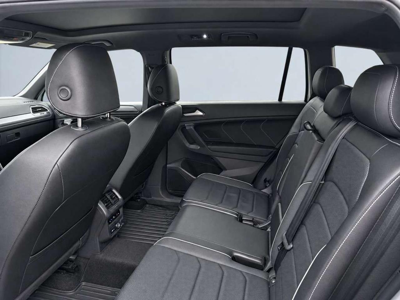 2024 Volkswagen Tiguan HIGHLINE R-LINE 4MOTION   Leather   Panoramic Sunroof   NAVI   Heated & Cooled Seats   360 Cam   CarPlay   Remote Start Photo