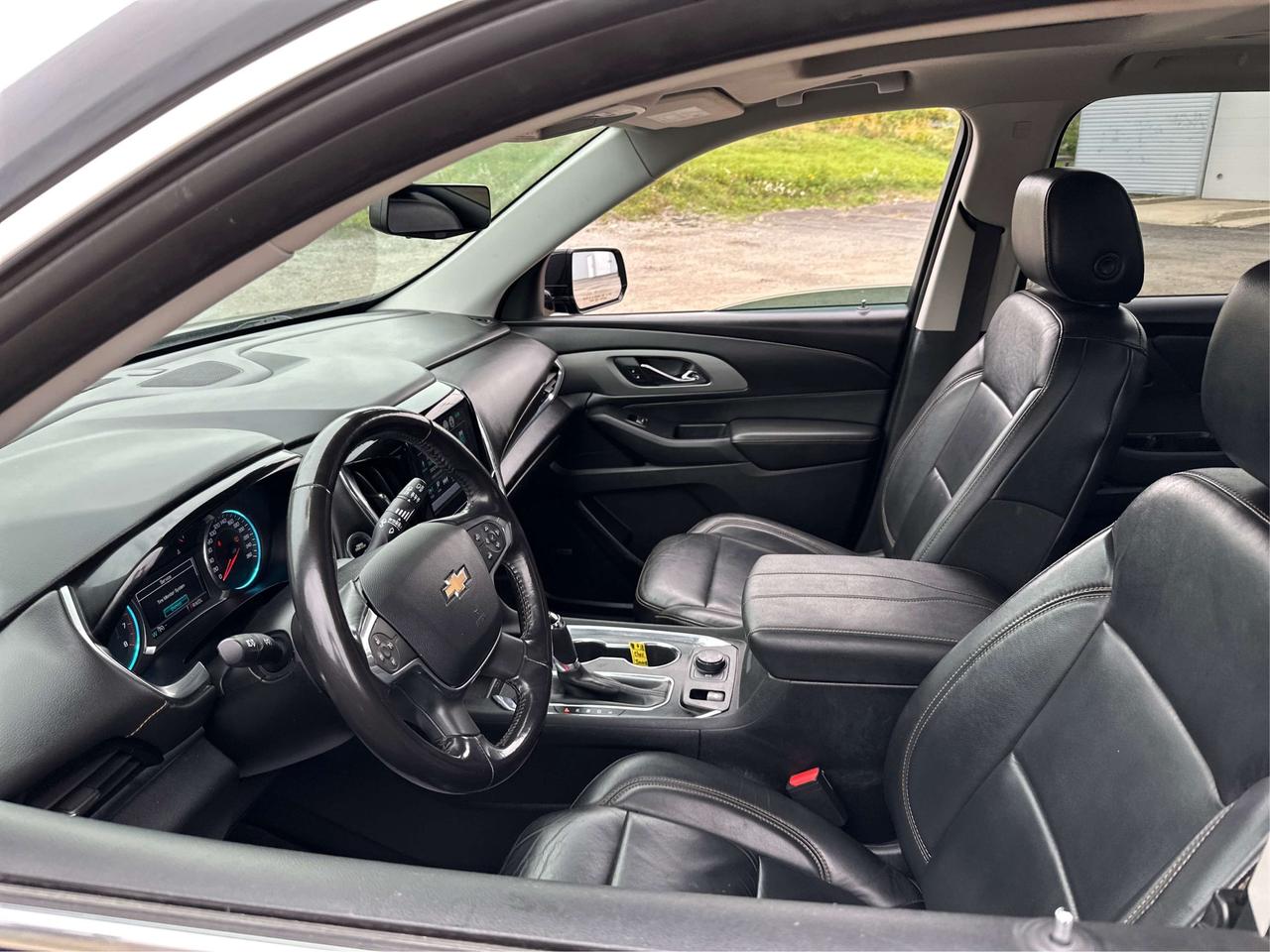 2018 Chevrolet Traverse 1LT/AWD/7PASS/HEATED/BUPCAM/WE FINANCE ALL CREDIT! Photo