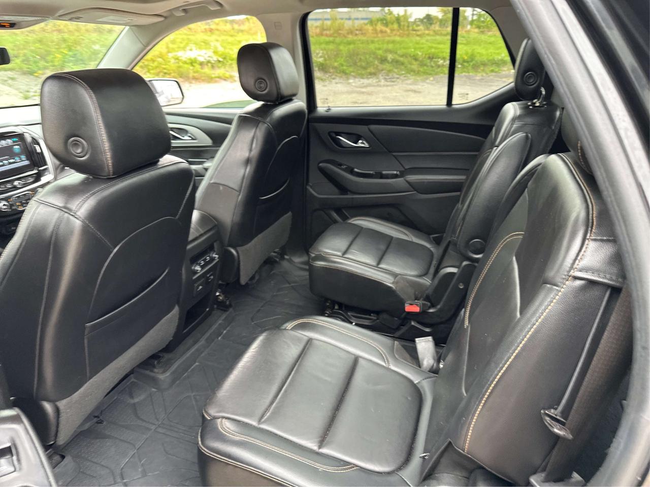 2018 Chevrolet Traverse 1LT/AWD/7PASS/HEATED/BUPCAM/WE FINANCE ALL CREDIT! Photo