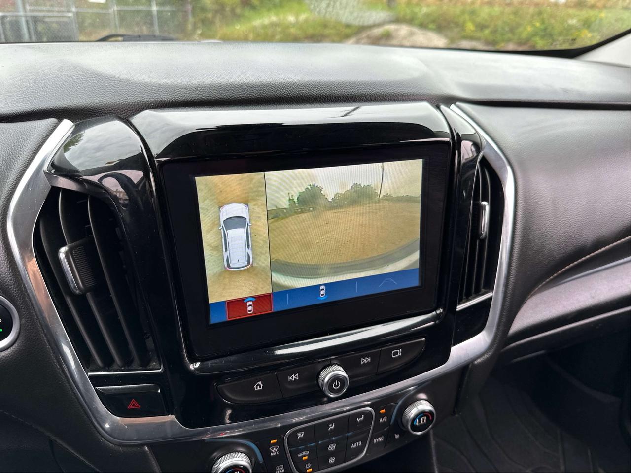 2018 Chevrolet Traverse 1LT/AWD/7PASS/HEATED/BUPCAM/WE FINANCE ALL CREDIT! Photo