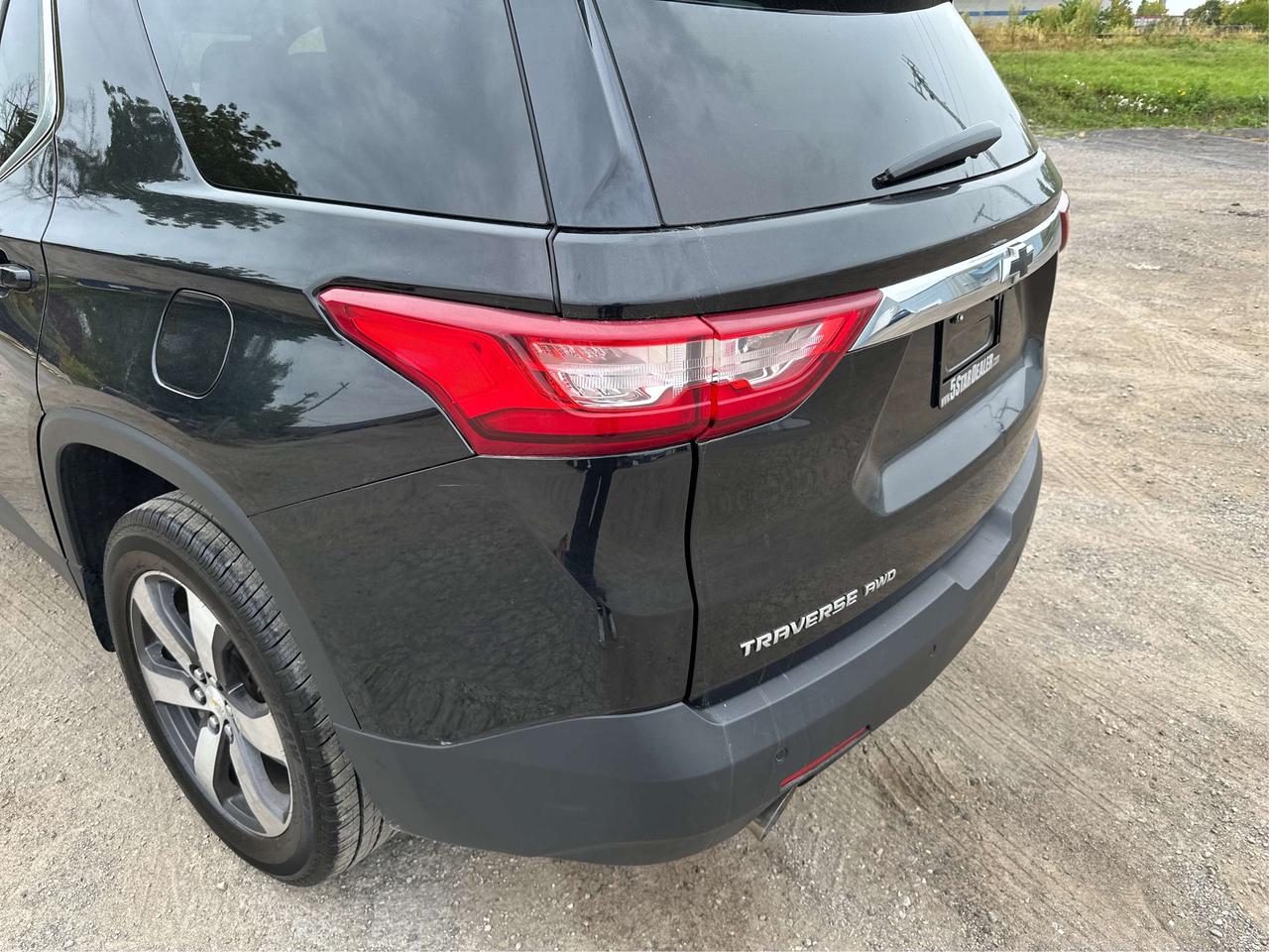 2018 Chevrolet Traverse 1LT/AWD/7PASS/HEATED/BUPCAM/WE FINANCE ALL CREDIT! Photo