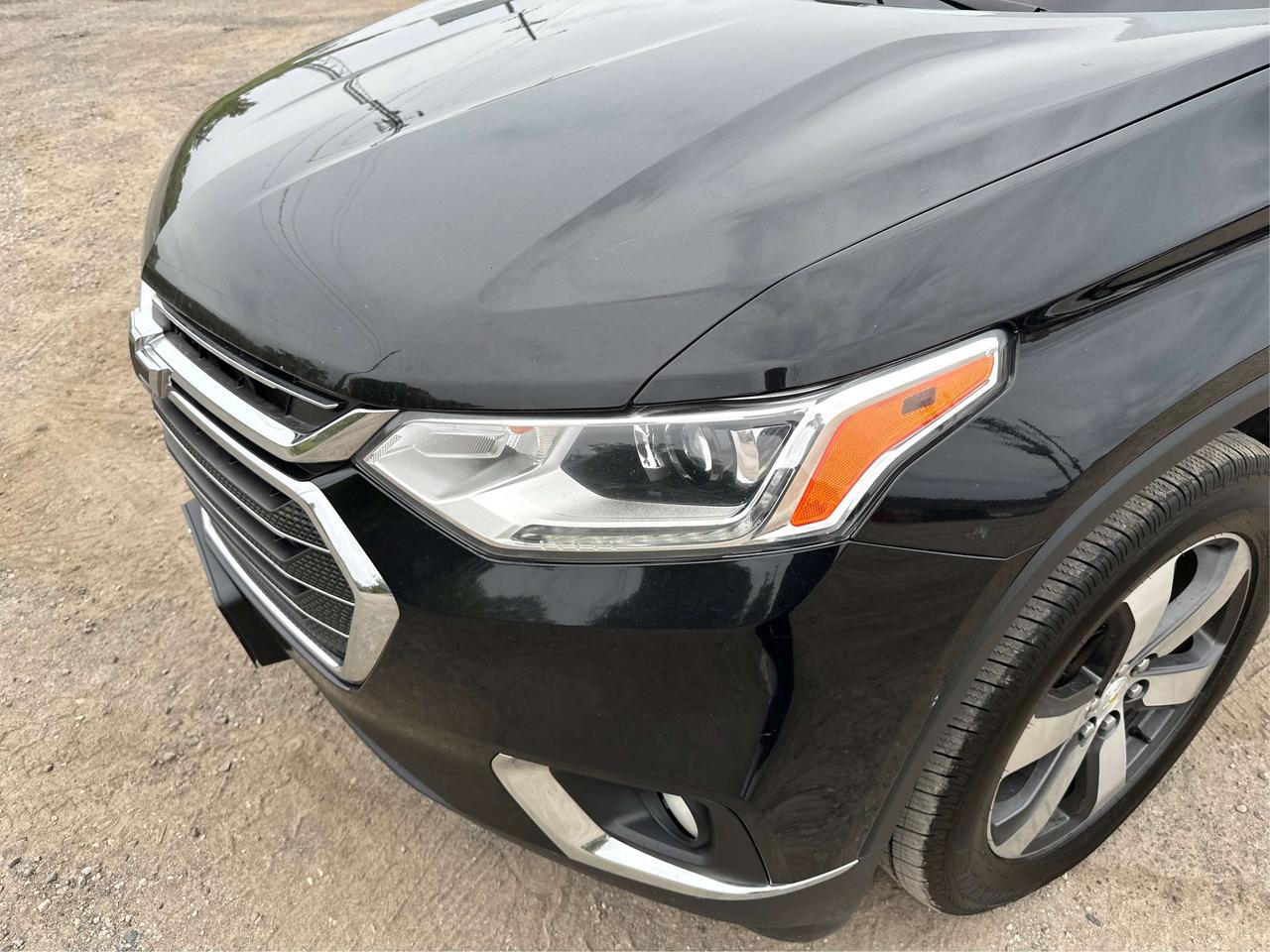 2018 Chevrolet Traverse 1LT/AWD/7PASS/HEATED/BUPCAM/WE FINANCE ALL CREDIT! Photo