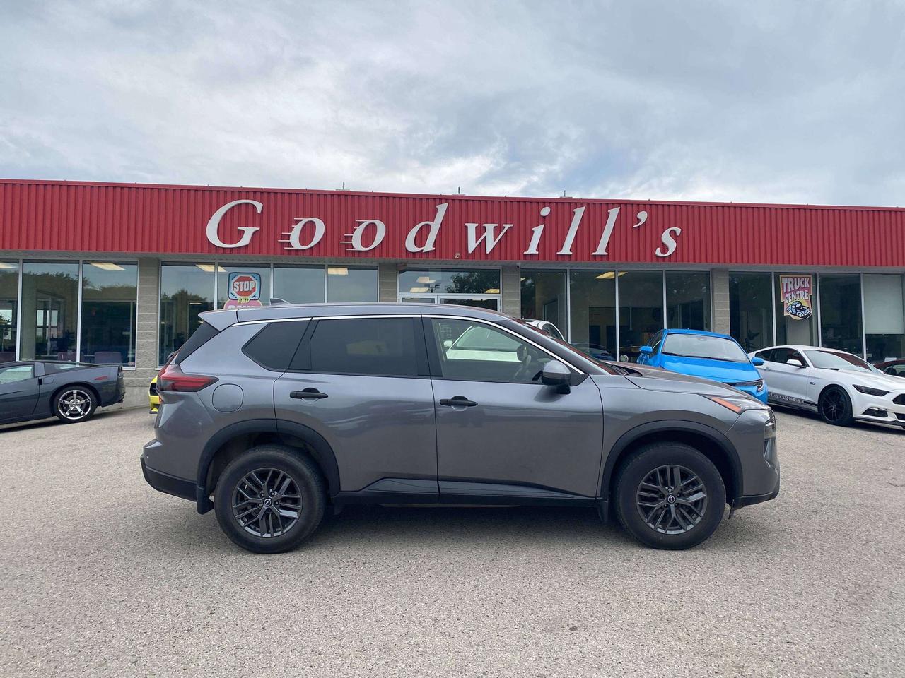 2024 Nissan Rogue S, CLEAN CARFAX, REMOTE START, BACK UP CAMERA! Photo