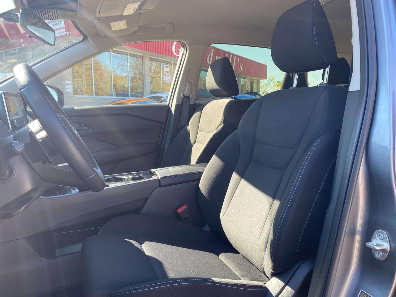 2024 Nissan Rogue S, CLEAN CARFAX, REMOTE START, BACK UP CAMERA! Photo