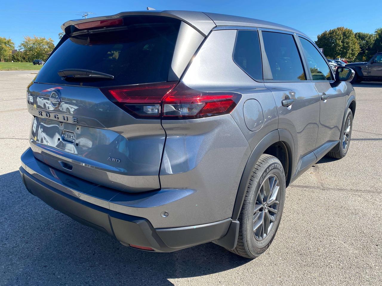 2024 Nissan Rogue S, CLEAN CARFAX, REMOTE START, BACK UP CAMERA! Photo