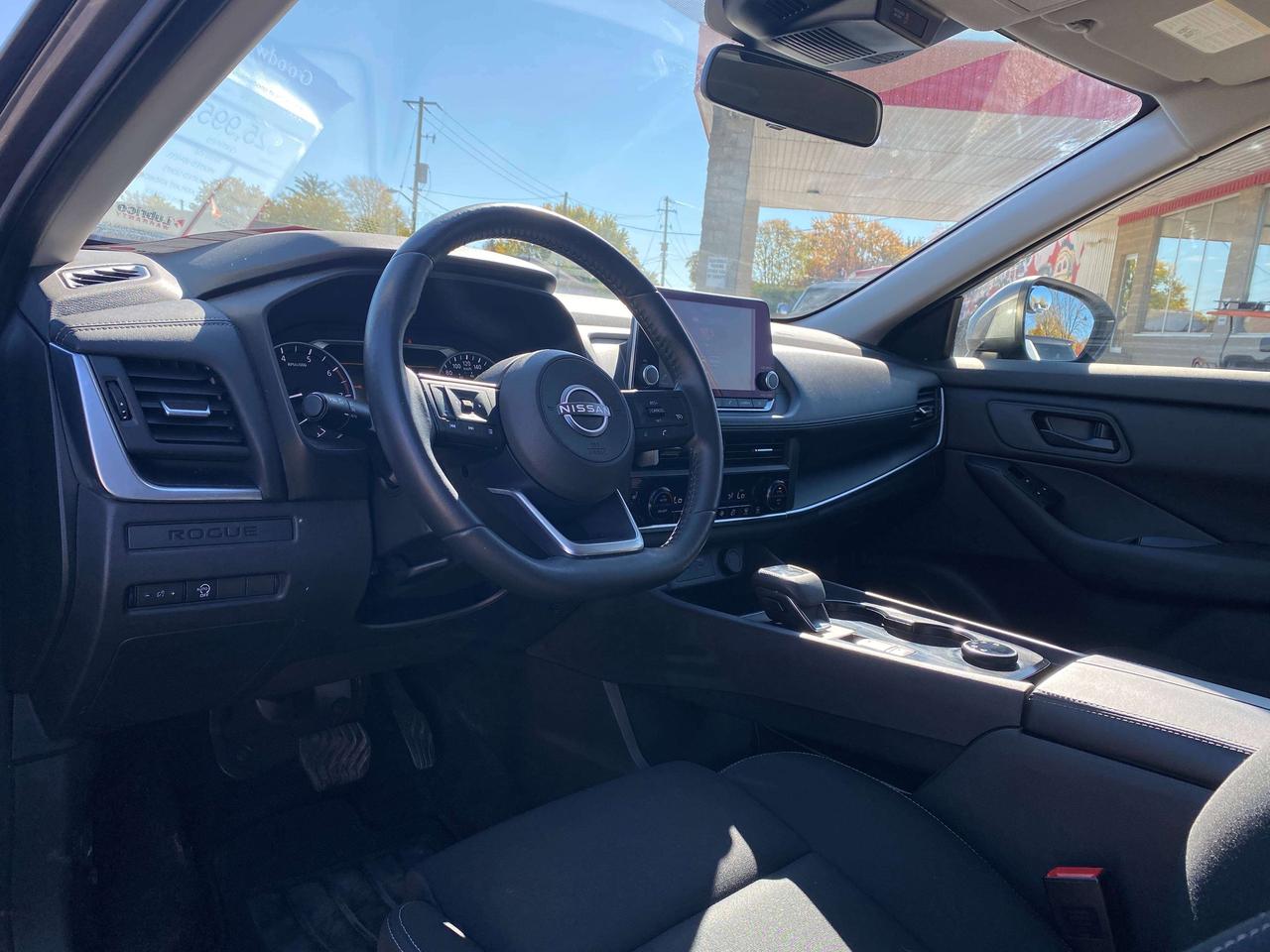 2024 Nissan Rogue S, CLEAN CARFAX, REMOTE START, BACK UP CAMERA! Photo