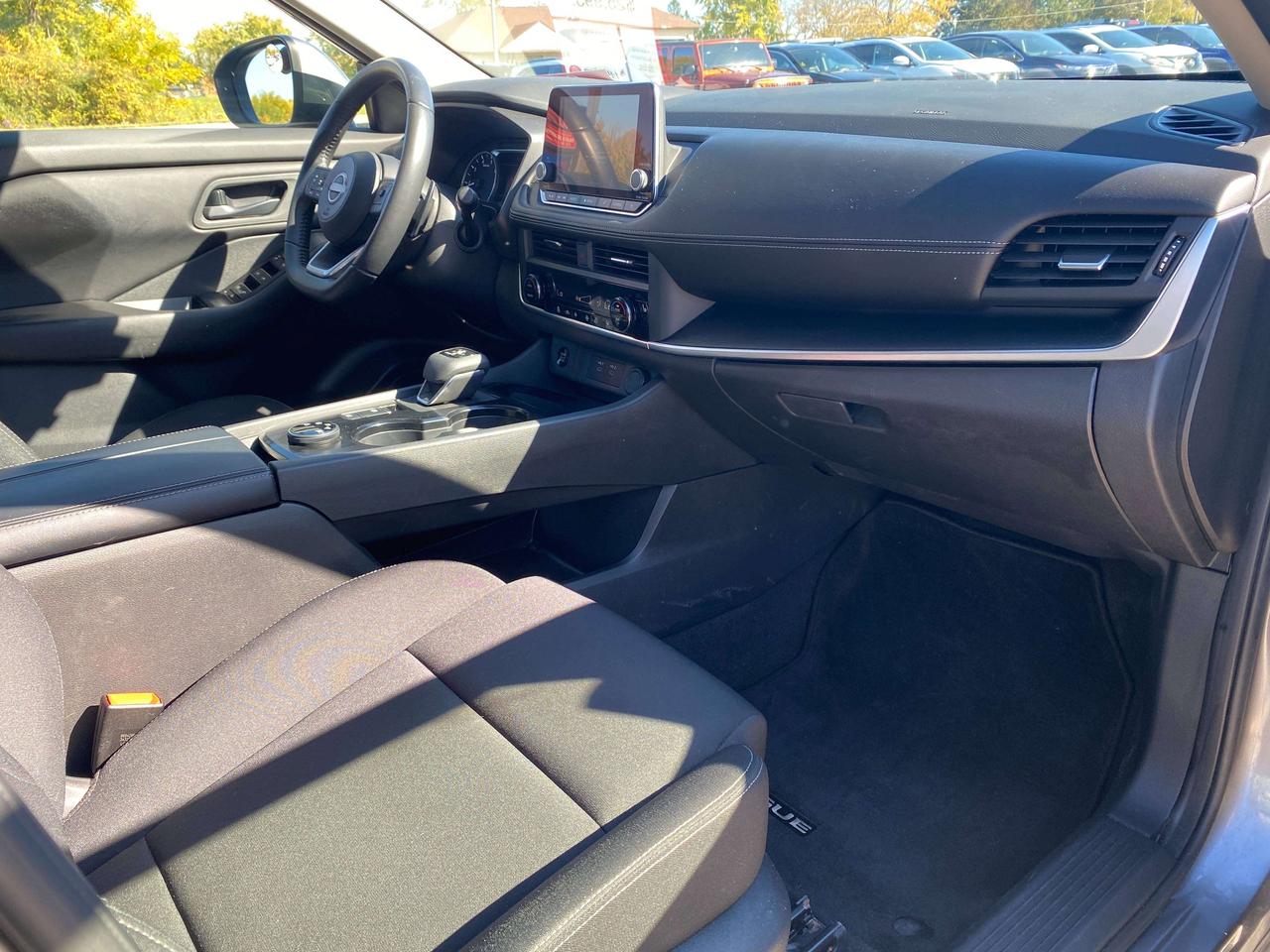 2024 Nissan Rogue S, CLEAN CARFAX, REMOTE START, BACK UP CAMERA! Photo