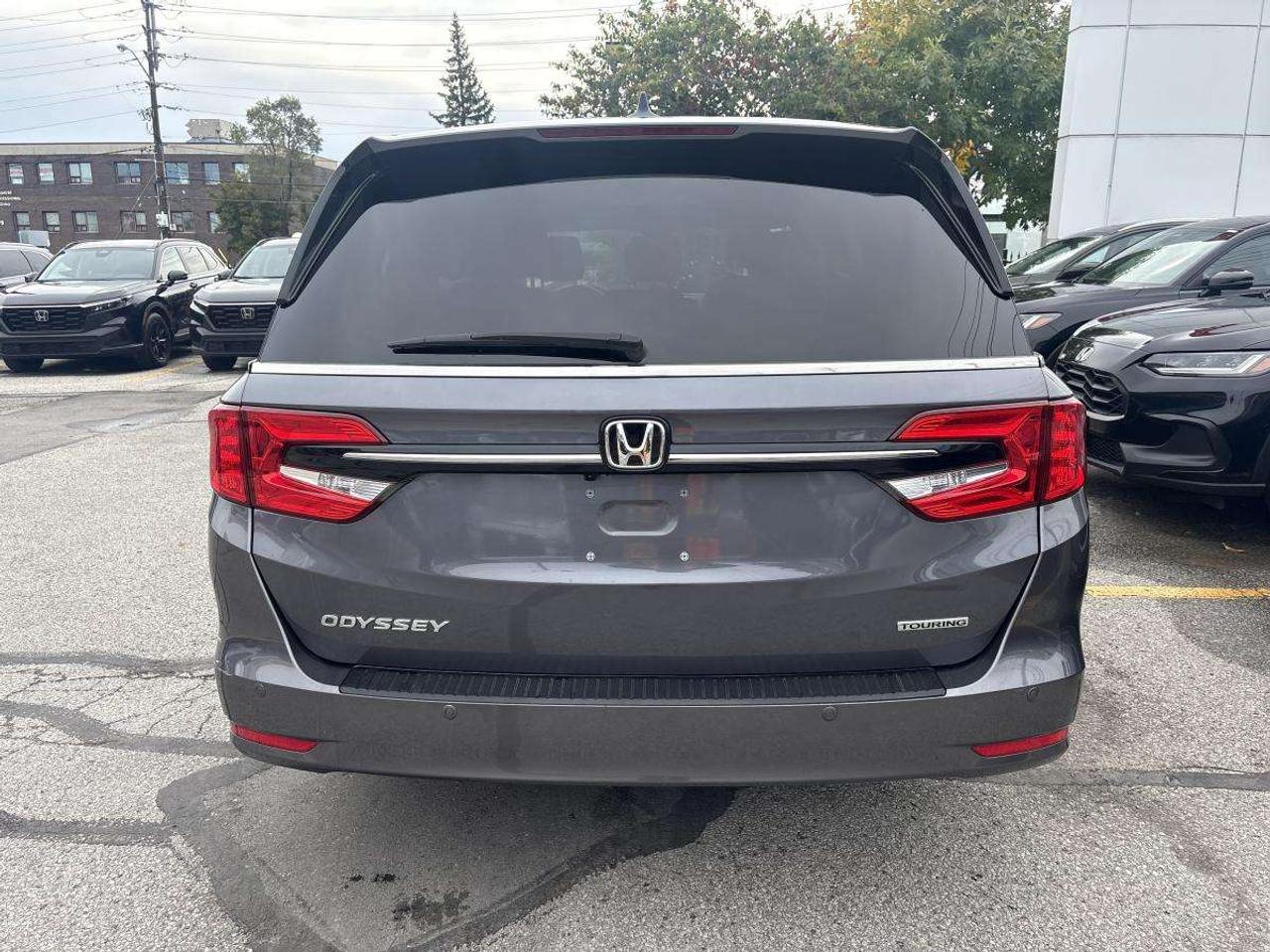 2024 Honda Odyssey Touring Honda Certified With 7YR/160K Warranty Photo2