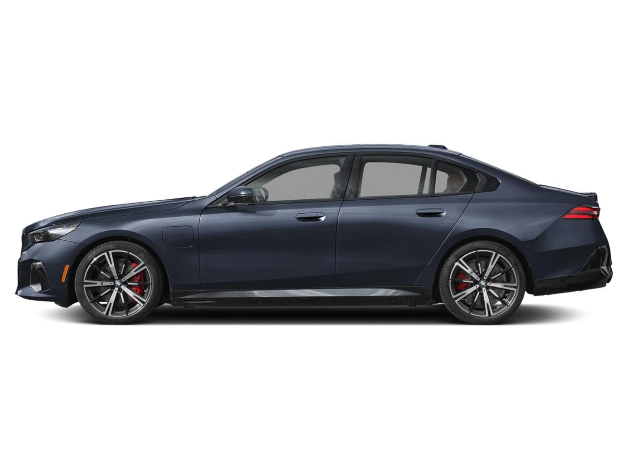 2027 BMW 5 Series 550e xDrive Sedan Photo