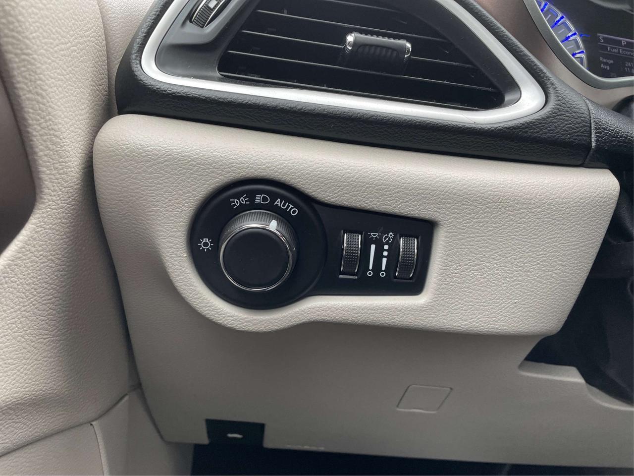 2024 Dodge Grand Caravan SXT/7PASS/V6/HEATED SEATS/WE FINANCE ALL CREDIT! Photo