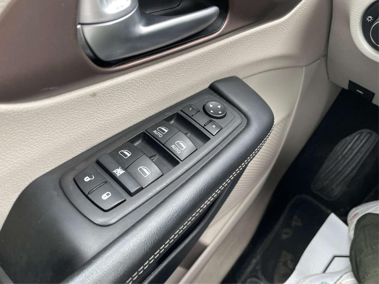 2024 Dodge Grand Caravan SXT/7PASS/V6/HEATED SEATS/WE FINANCE ALL CREDIT! Photo