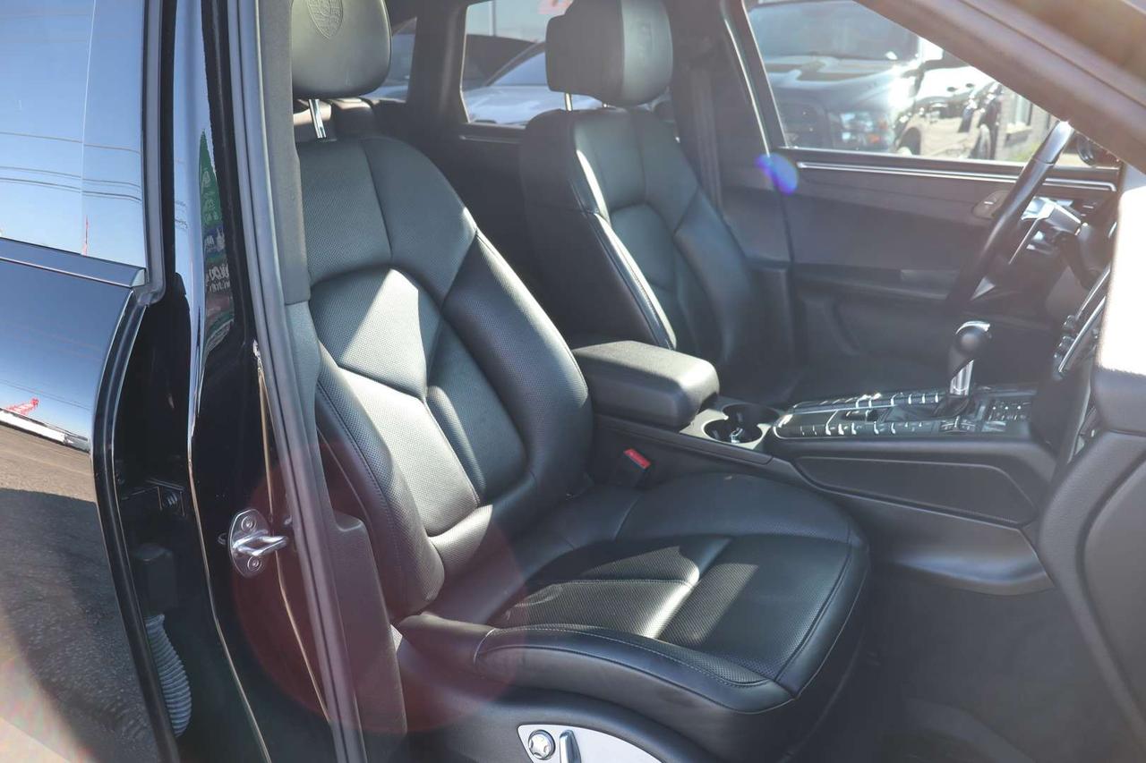 2018 Porsche Macan AWD   No Accident   Clean Carfax   Bose Photo