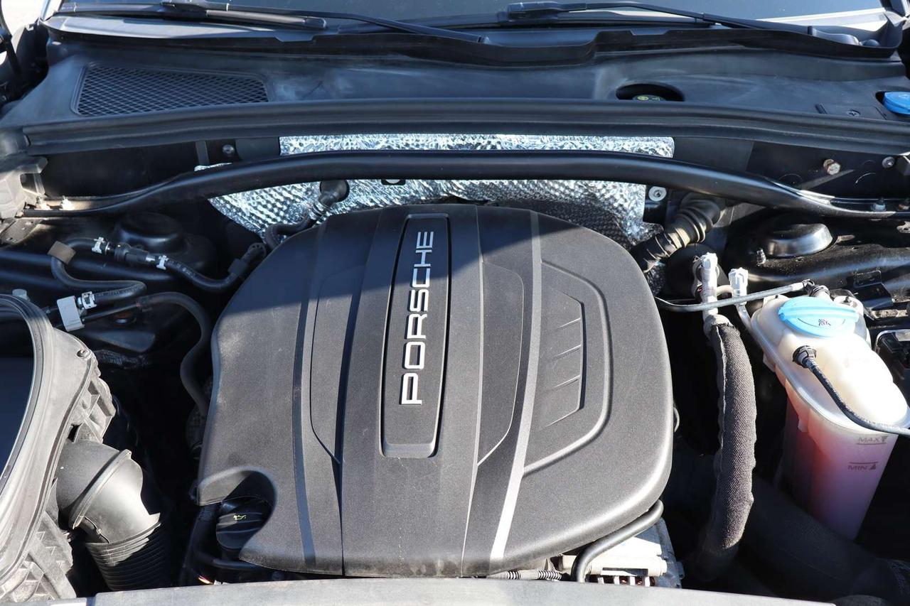 2018 Porsche Macan AWD   No Accident   Clean Carfax   Bose Photo
