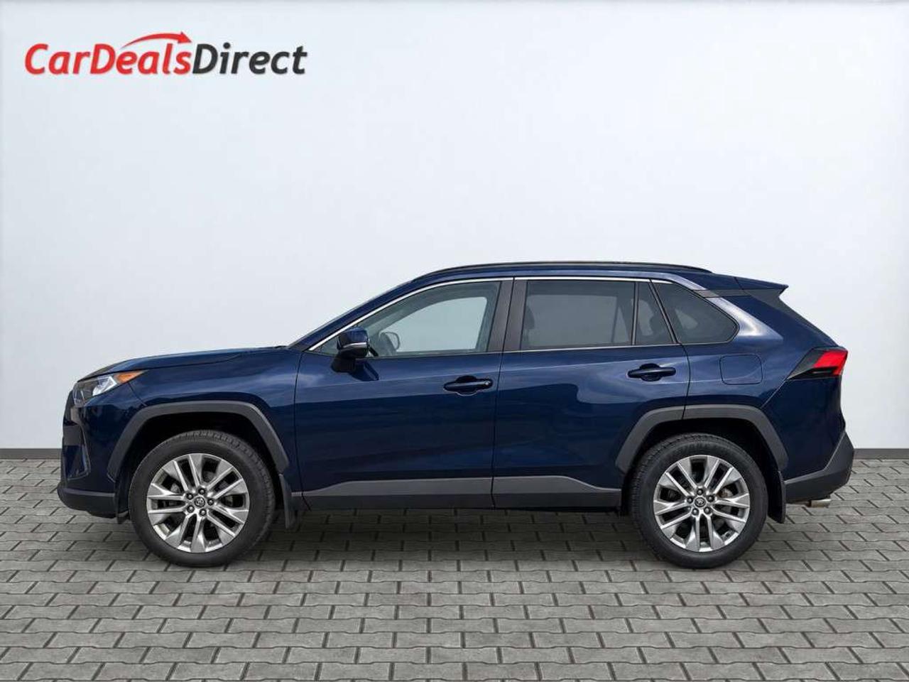 2019 Toyota RAV4 XLE AWD / 2.5L / LEATHER/ SUNROOF / HEATED SEATS / BACKUP CAMERA Photo