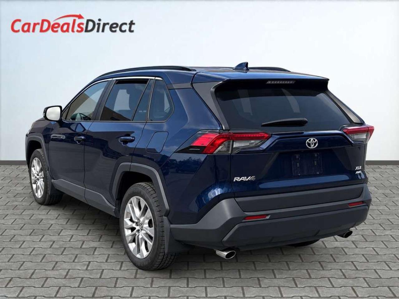 2019 Toyota RAV4 XLE AWD / 2.5L / LEATHER/ SUNROOF / HEATED SEATS / BACKUP CAMERA Photo