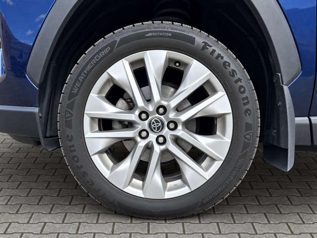 2019 Toyota RAV4 XLE AWD / 2.5L / LEATHER/ SUNROOF / HEATED SEATS / BACKUP CAMERA Photo