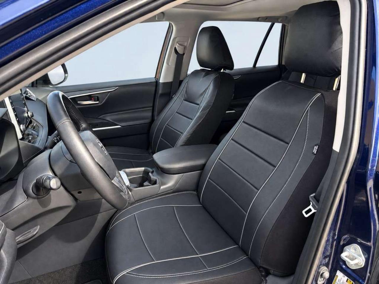 2019 Toyota RAV4 XLE AWD / 2.5L / LEATHER/ SUNROOF / HEATED SEATS / BACKUP CAMERA Photo