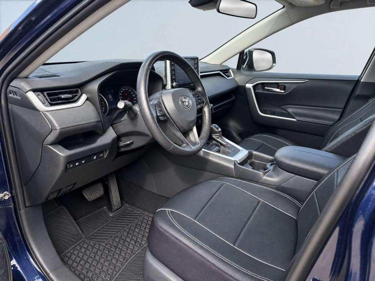 2019 Toyota RAV4 XLE AWD / 2.5L / LEATHER/ SUNROOF / HEATED SEATS / BACKUP CAMERA Photo