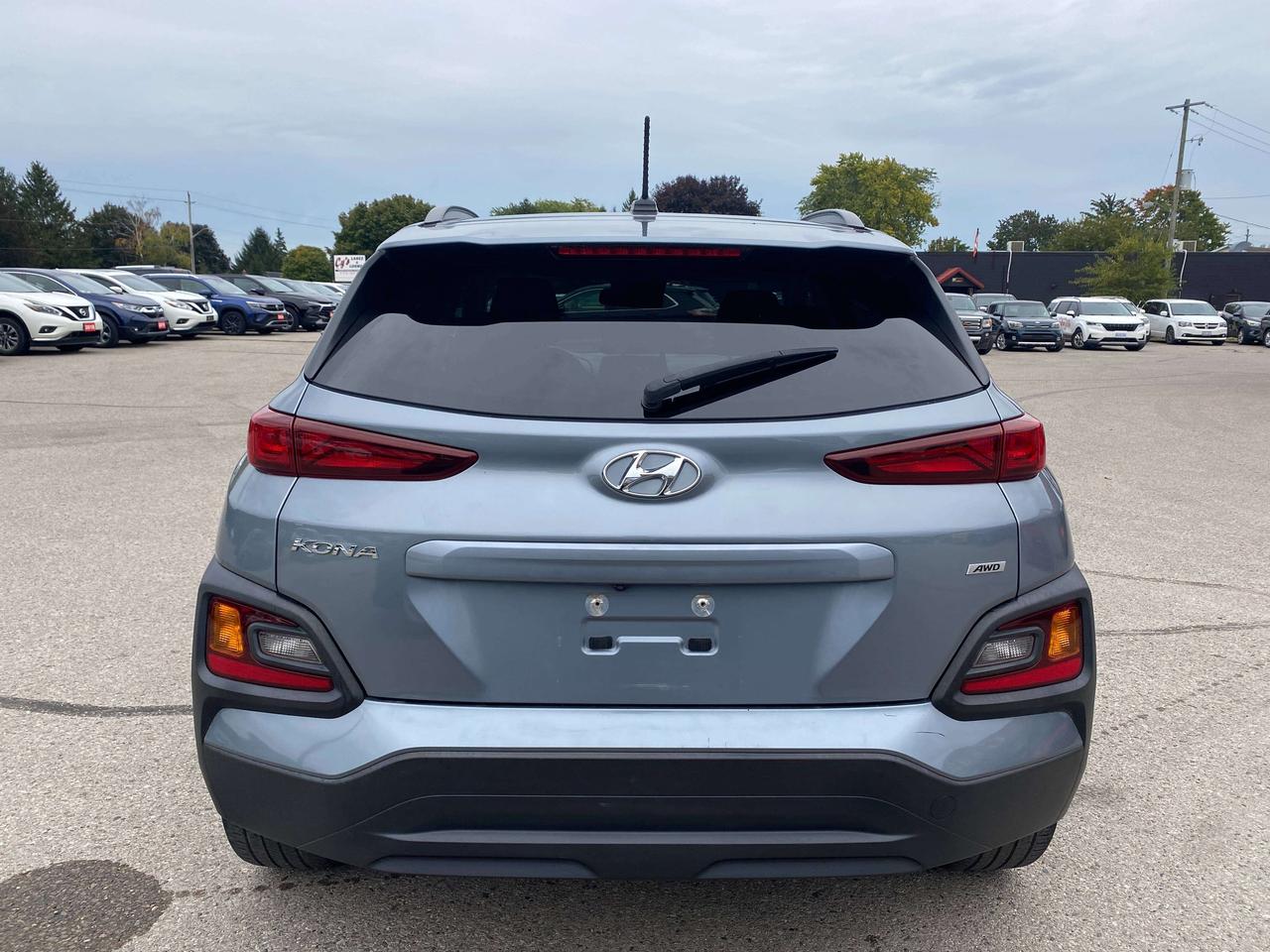 2020 Hyundai KONA LUXURY, SUNROOF, HEATED LEATHER, CLEAN CARFAX! Photo