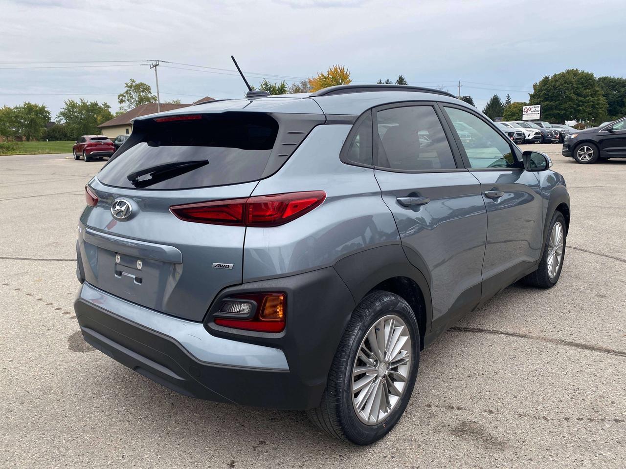 2020 Hyundai KONA LUXURY, SUNROOF, HEATED LEATHER, CLEAN CARFAX! Photo