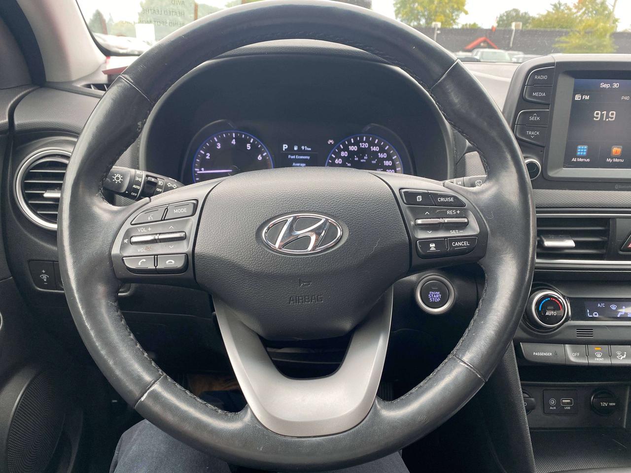 2020 Hyundai KONA LUXURY, SUNROOF, HEATED LEATHER, CLEAN CARFAX! Photo