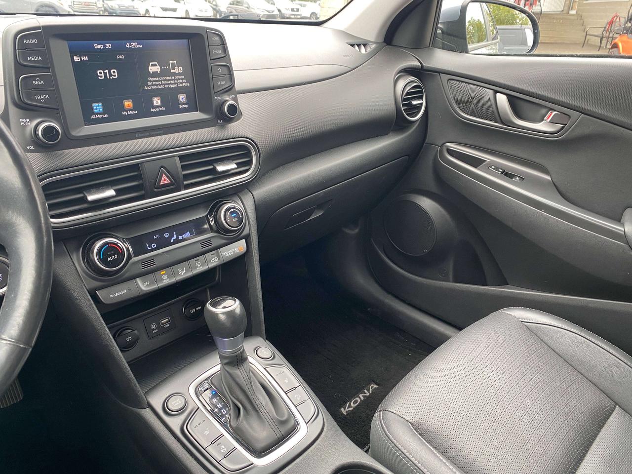 2020 Hyundai KONA LUXURY, SUNROOF, HEATED LEATHER, CLEAN CARFAX! Photo