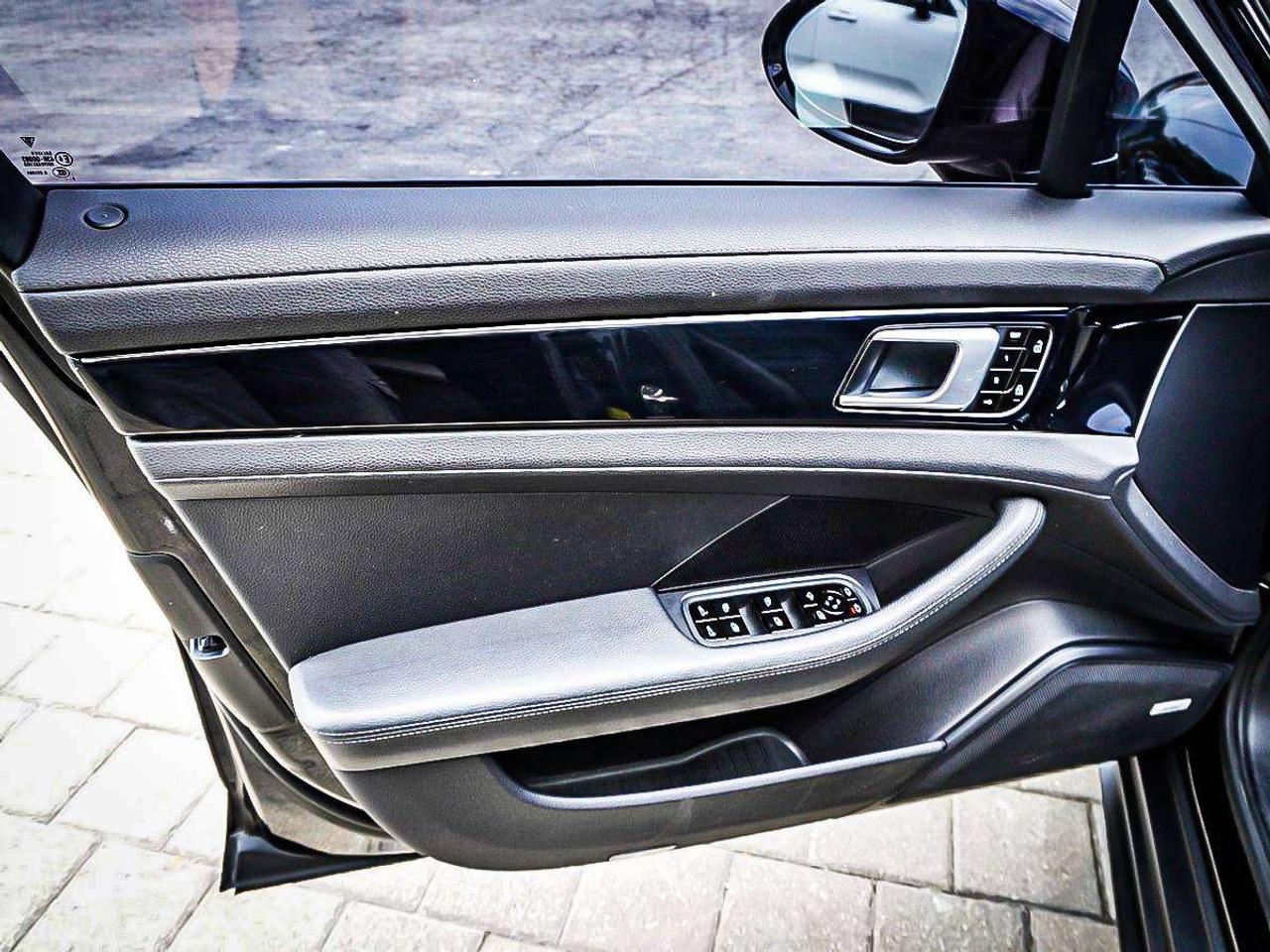 2020 Porsche Panamera  Photo