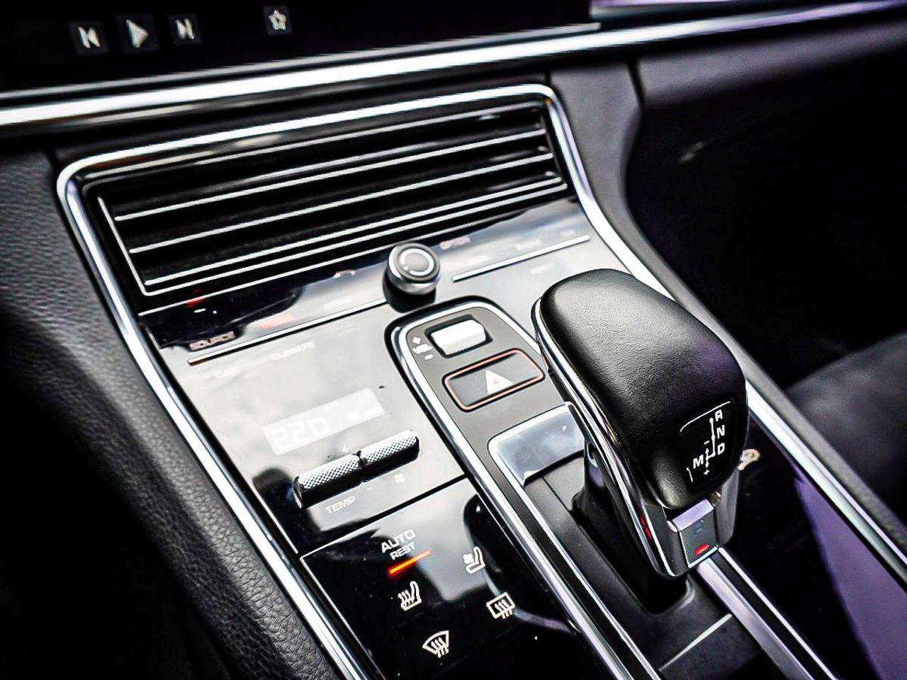 2020 Porsche Panamera  Photo