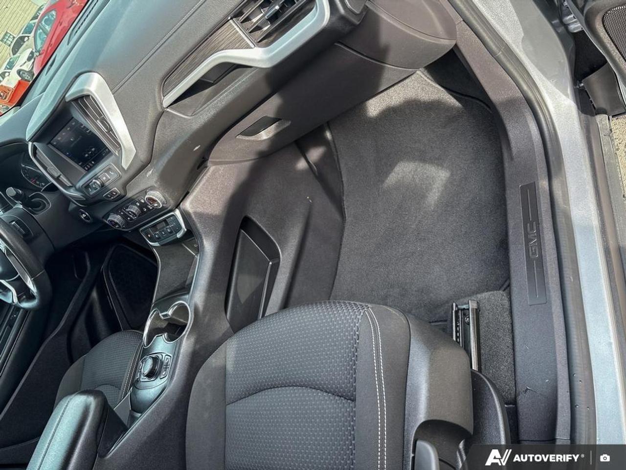 2024 GMC Terrain SLE 4dr All-Wheel Drive Photo