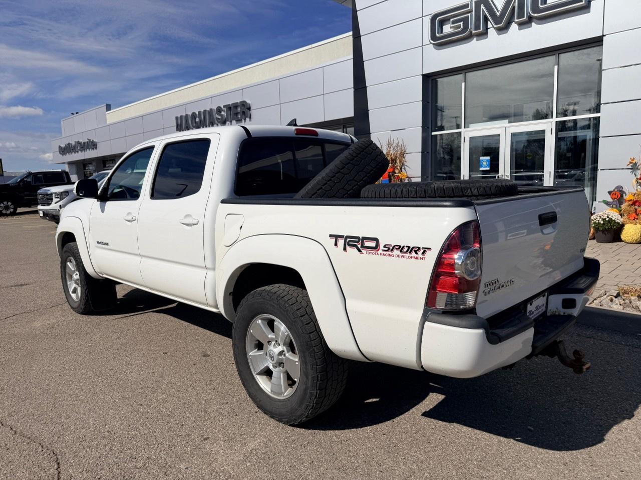 2015 Toyota Tacoma 4WD Double Cab V6 Man Photo