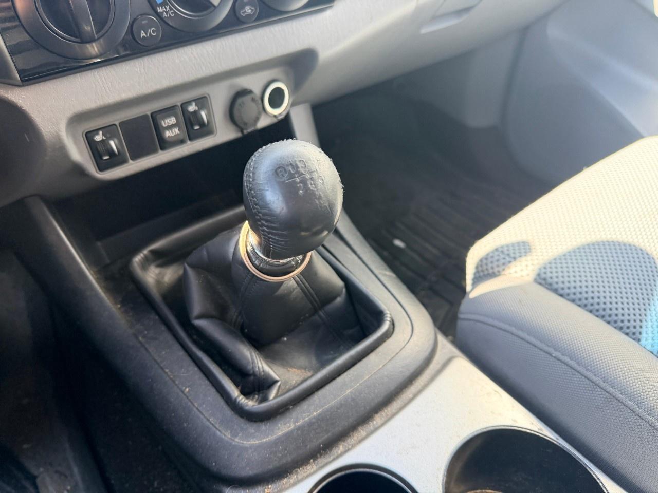 2015 Toyota Tacoma 4WD Double Cab V6 Man Photo