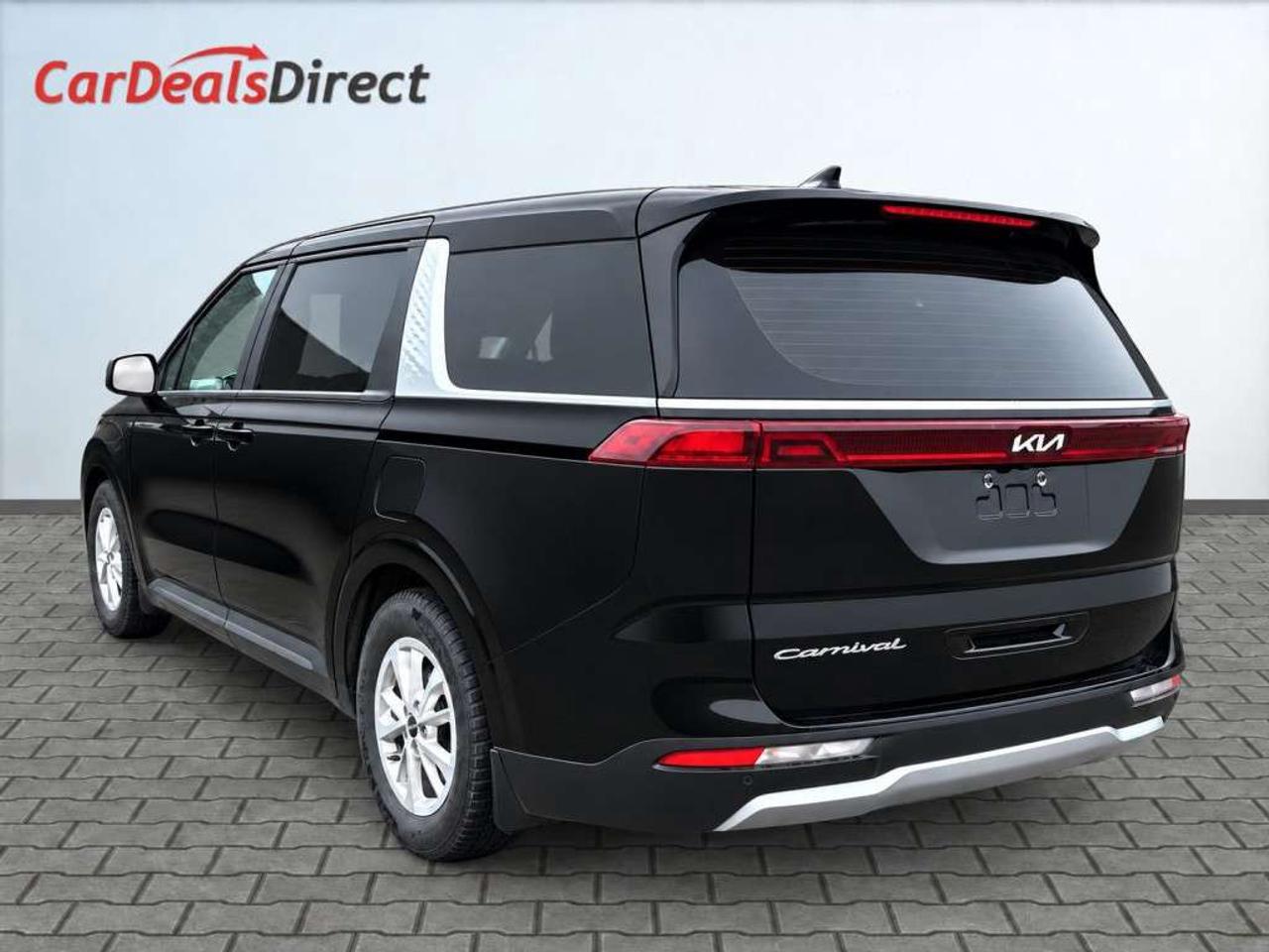 2022 Kia Carnival LX / 8-Passenger / Power Sliding Doors / Blind Spot / Lane Keep / Backup Camera Photo4