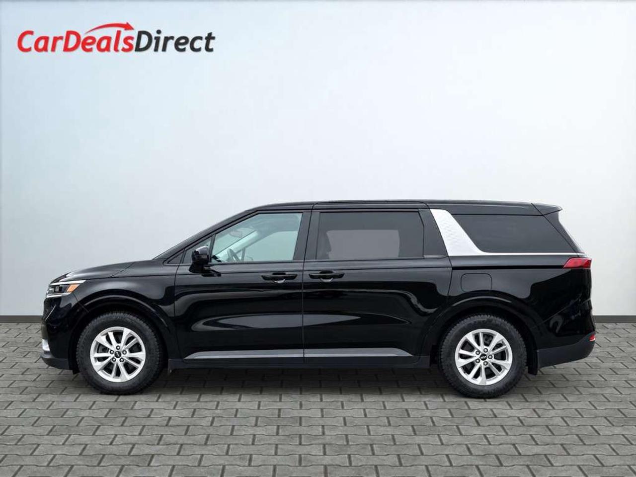 2022 Kia Carnival LX / 8-Passenger / Power Sliding Doors / Blind Spot / Lane Keep / Backup Camera Photo