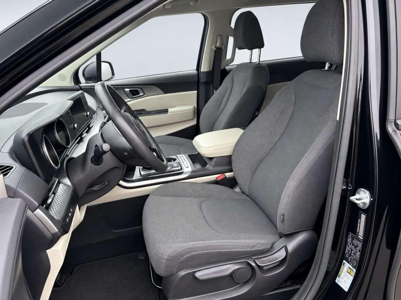 2022 Kia Carnival LX / 8-Passenger / Power Sliding Doors / Blind Spot / Lane Keep / Backup Camera Photo