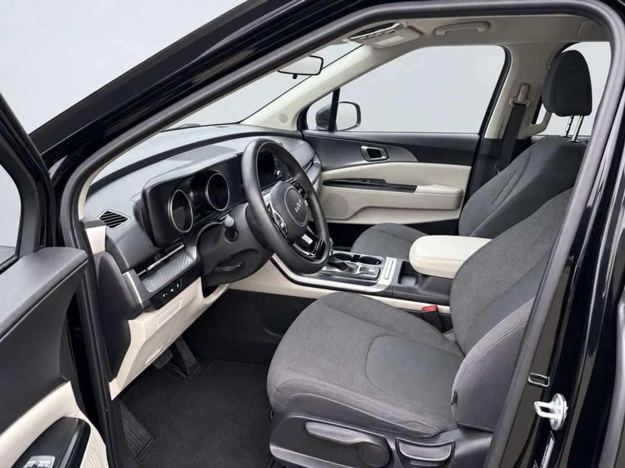 2022 Kia Carnival LX / 8-Passenger / Power Sliding Doors / Blind Spot / Lane Keep / Backup Camera Photo
