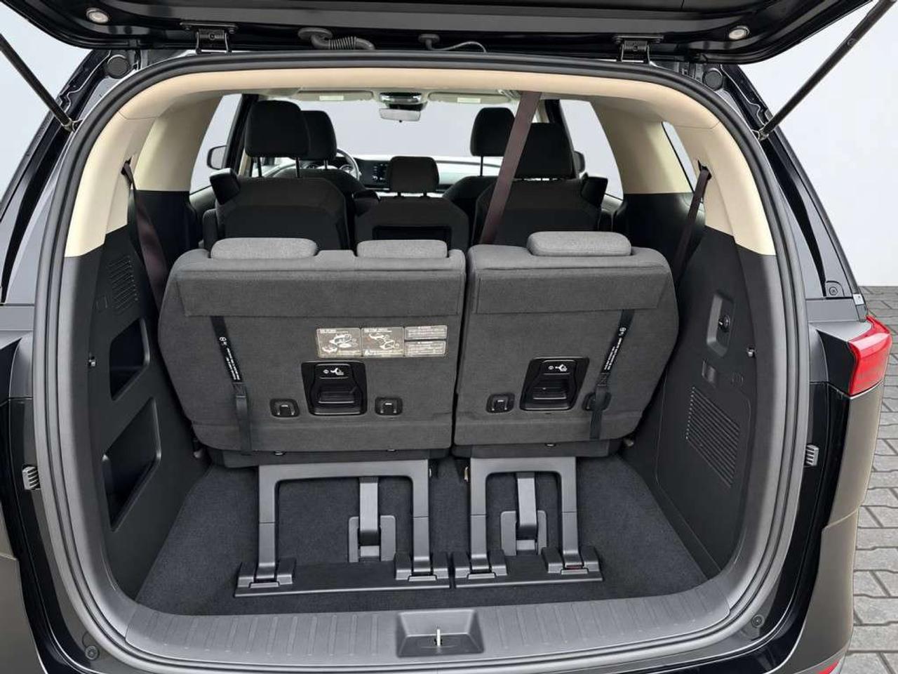 2022 Kia Carnival LX / 8-Passenger / Power Sliding Doors / Blind Spot / Lane Keep / Backup Camera Photo