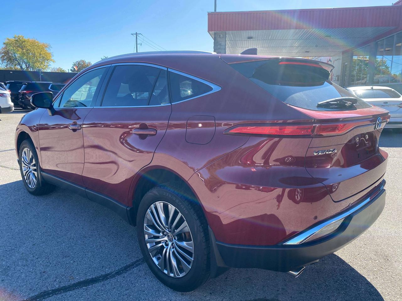 2022 Toyota Venza XLE, HYBRID, BACK UP CAM, HEATED LEATHER! Photo