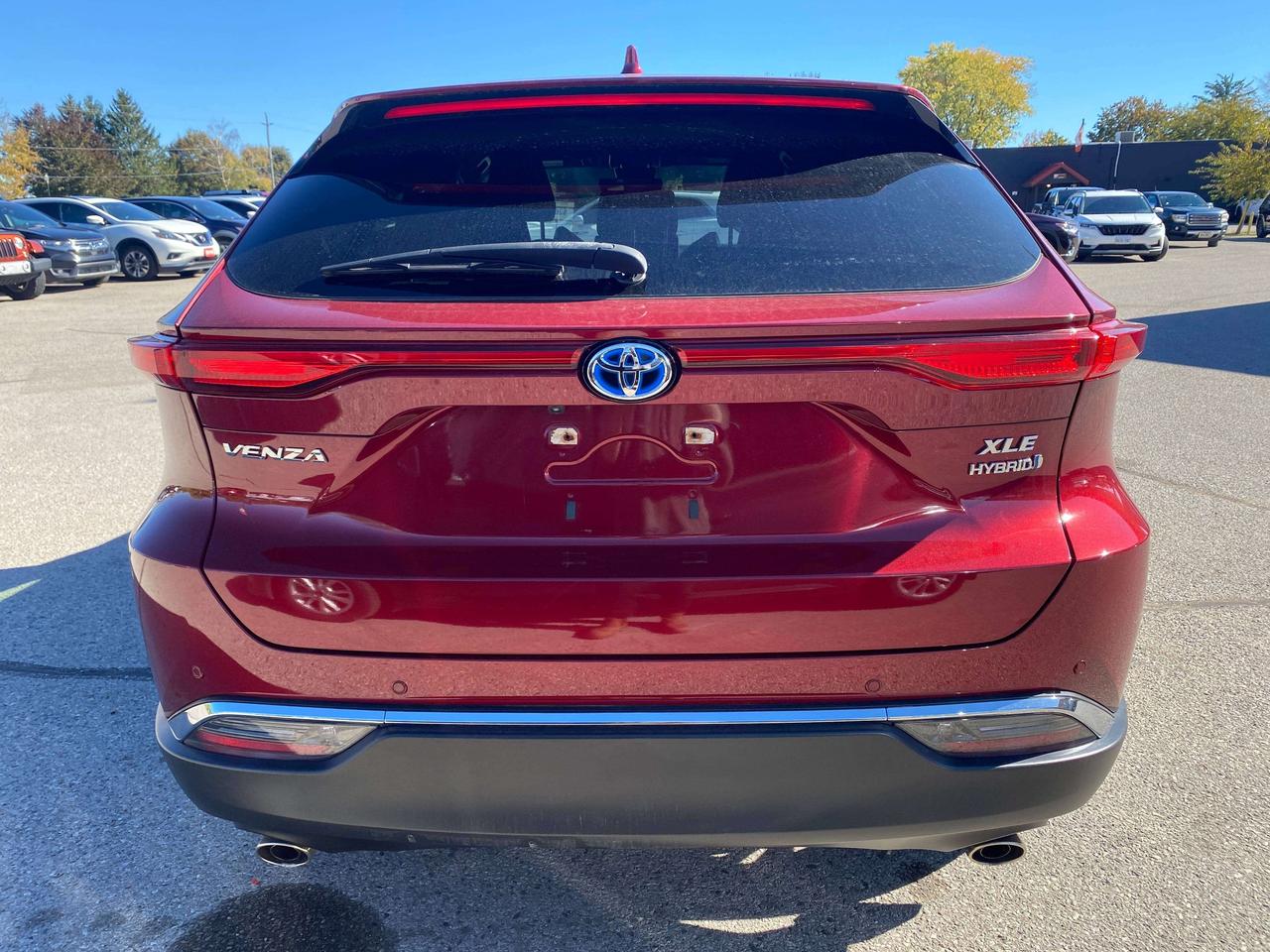 2022 Toyota Venza XLE, HYBRID, BACK UP CAM, HEATED LEATHER! Photo