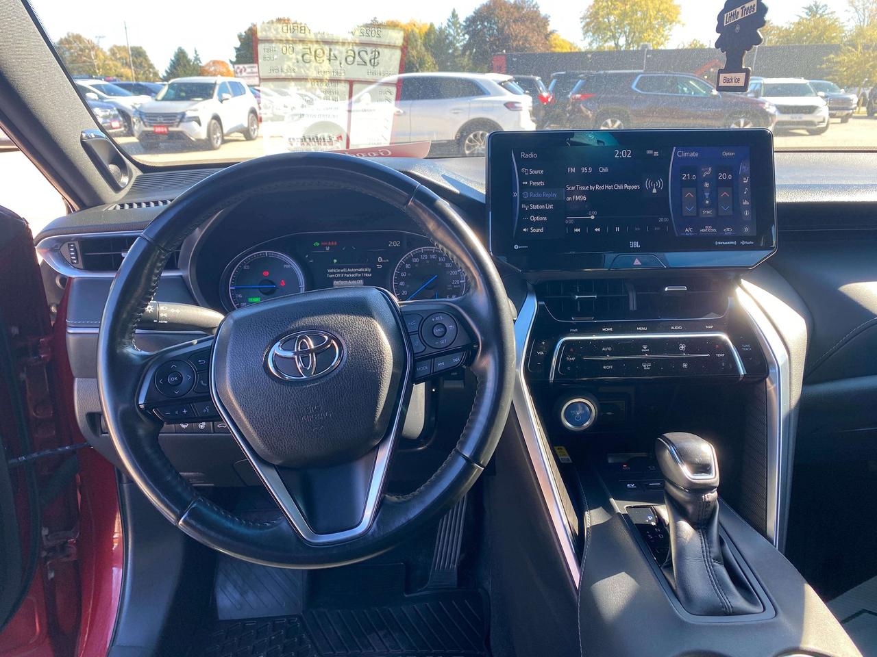 2022 Toyota Venza XLE, HYBRID, BACK UP CAM, HEATED LEATHER! Photo